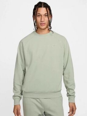 Nike NWT Dri-FIT UV Versatile Crewneck Sweatshirt in Jade Horizon Size Small